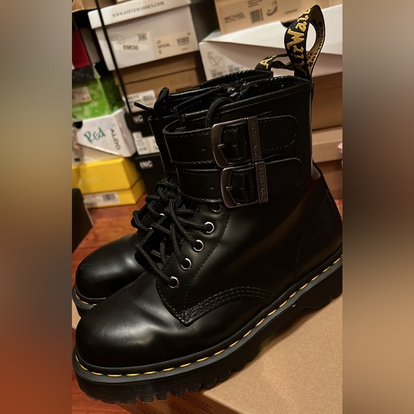 Dr. Martens 1460 Alt black boots in a size 8. - Picture 3 of 5